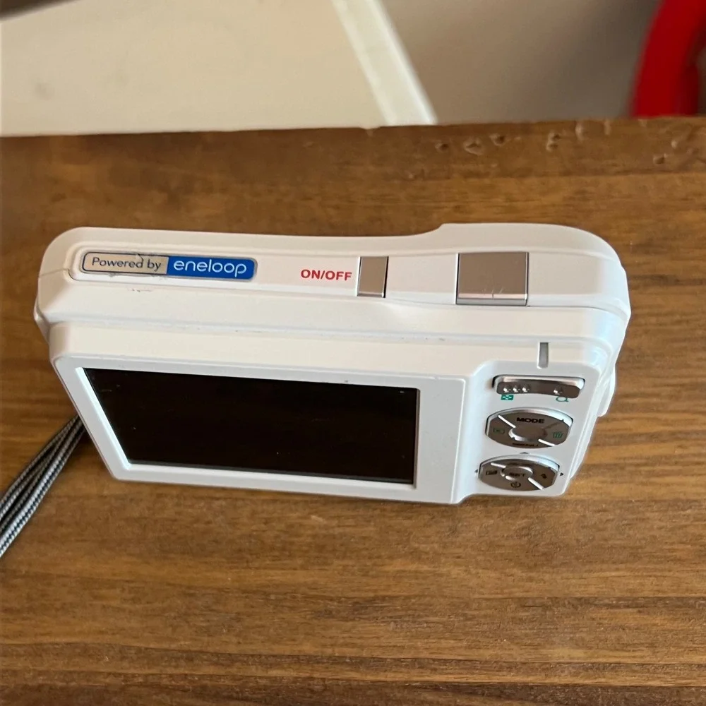 Sanyo‎ VPC-S1285 Digital Camera 12MP For Parts / Not Working